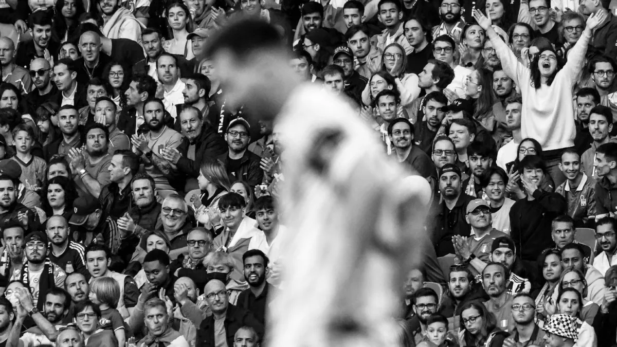 La foto viral de la Finalissima donde parece estar Diego Maradona escondido entre la gente