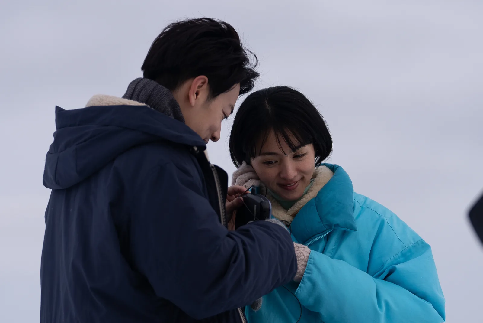 「First Love 初恋」配信スタートから1週間、SNSで世界各国から絶賛の声続出!キャストの舞台裏写真を一挙公開! - About Netflix