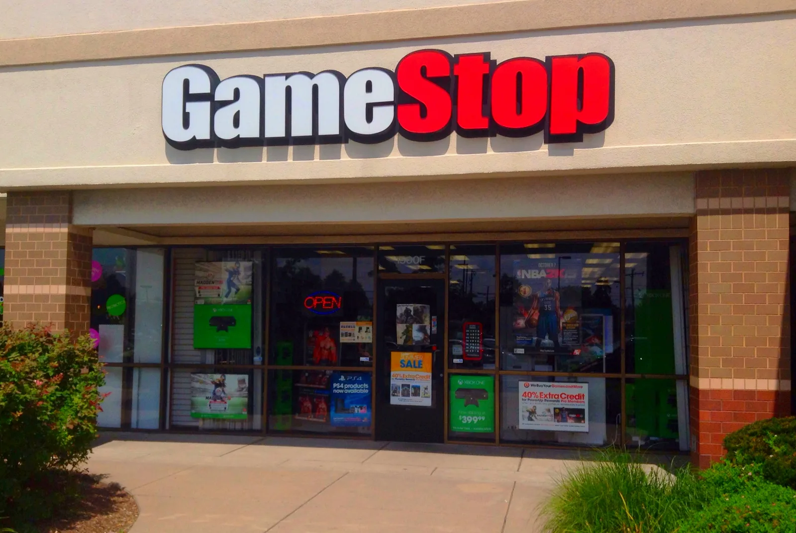 GameStop storefront in Manchester, Connecticut, photographed in August 2014; context image, CC BY 2.0.
