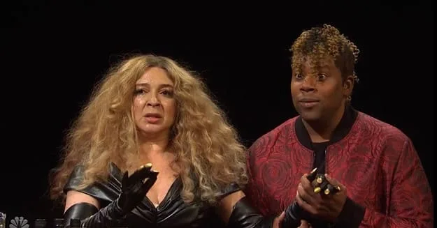 Maya Rudolph as Beyoncé in SNL's Hot Ones parody.