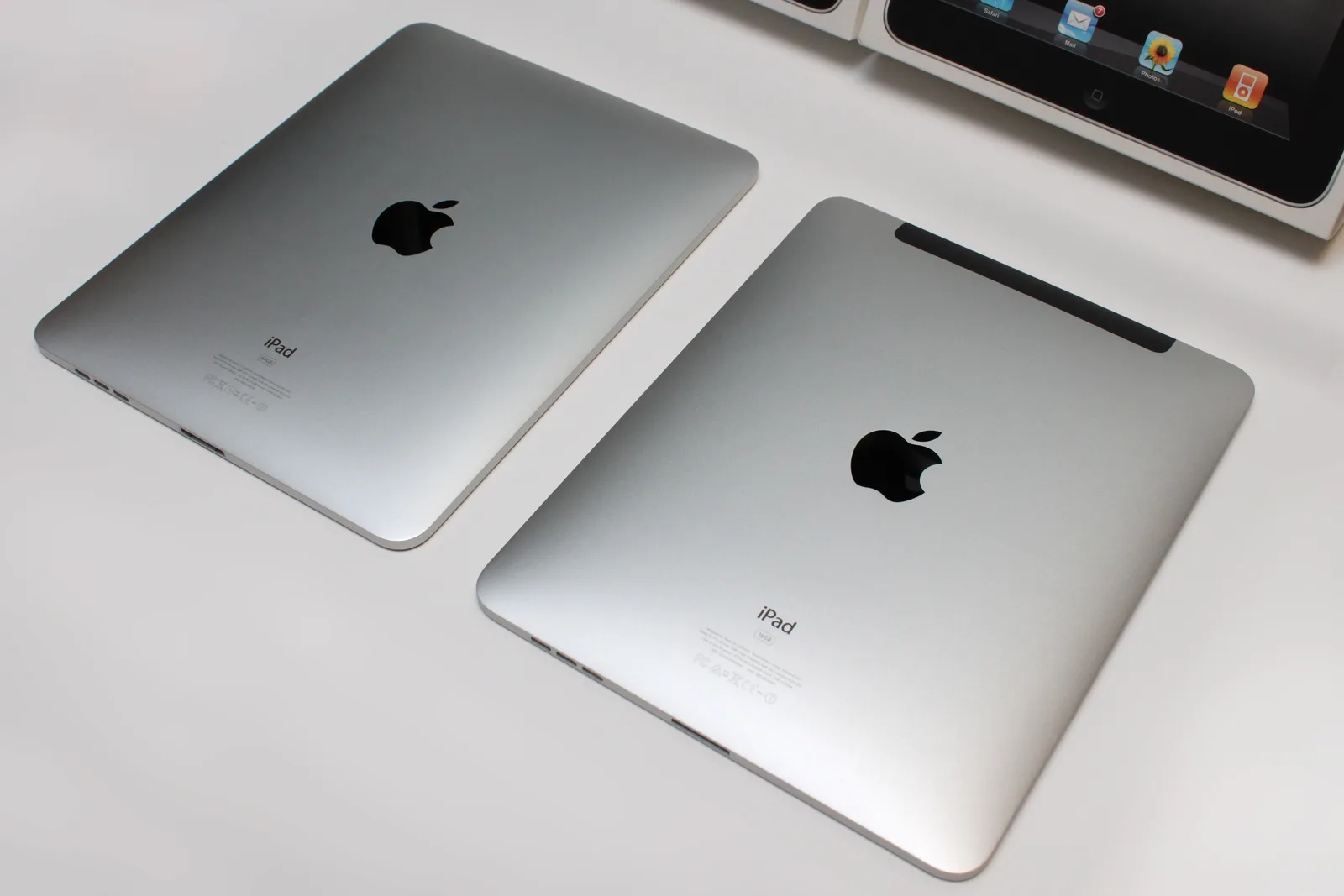 First-generation Wi-Fi and Wi-Fi + 3G iPads photographed in June 2010; CC BY 2.0.