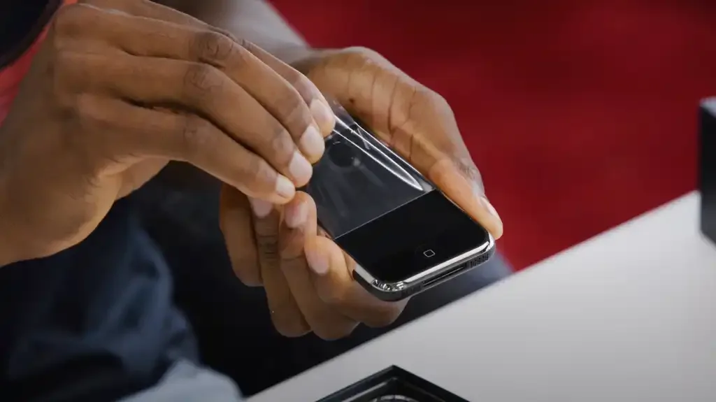 Watch a lucky YouTuber unbox an original, sealed iPhone