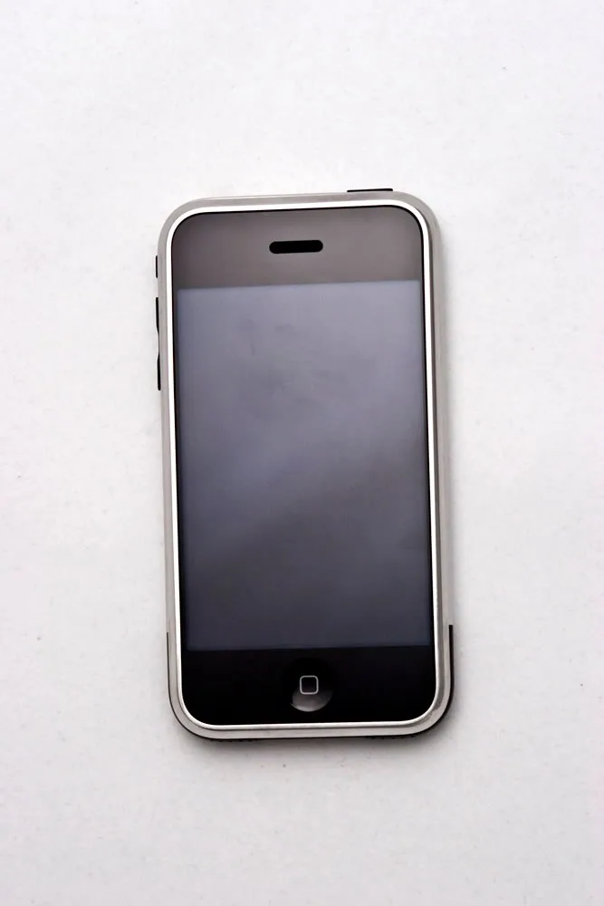 First-generation 8GB iPhone photographed by Carl Berkeley; CC BY-SA 2.0.