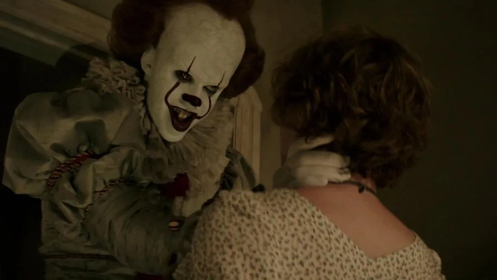 Pennywise looming behind Beverly.