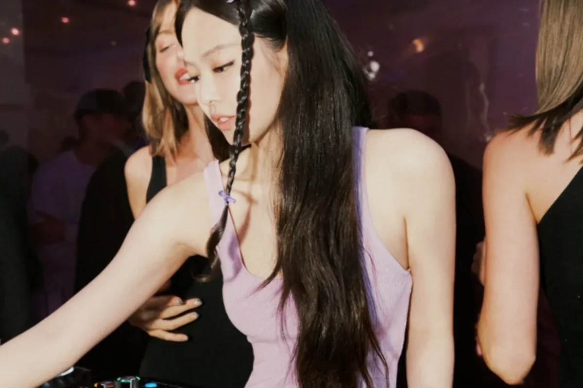 Jennie Kim’s Calvin Turn, Who Won the Coronation, Lafayette 148’s Photo Show