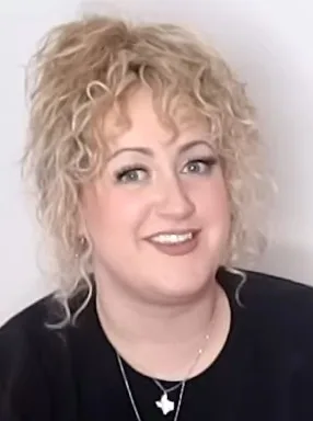 Brittany Broski in Sarah Baska’s 2022 video; CC BY 3.0, cropped on Commons.