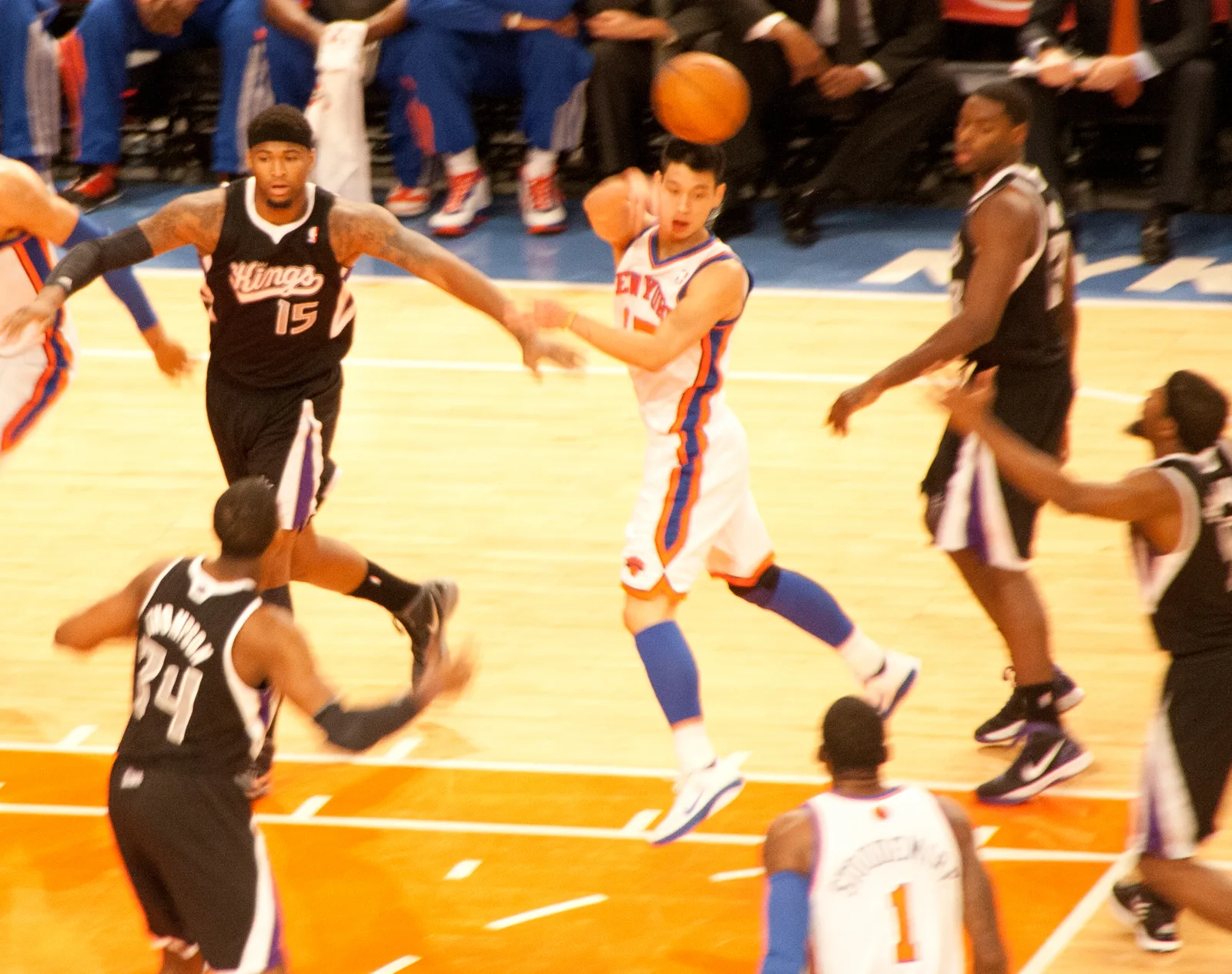 Jeremy Lin passed against Sacramento at Madison Square Garden on February 15, 2012. CC BY 2.0.