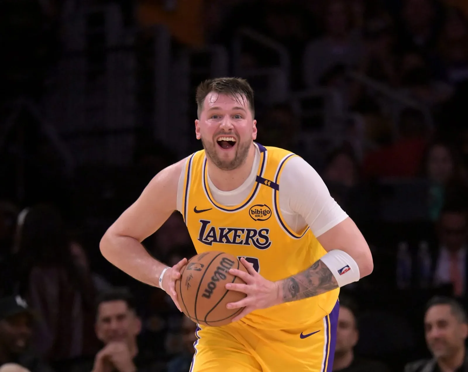 Doncic's debut draws solid crowd on ESPN