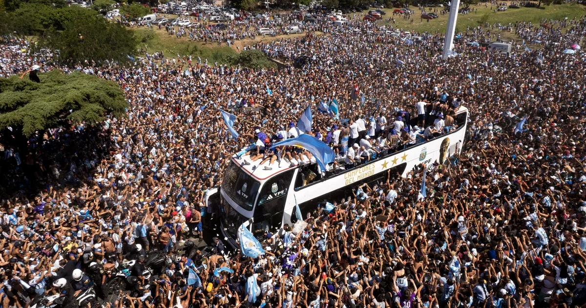 Crowds swarm Argentina's victory parade bus in Buenos Aires