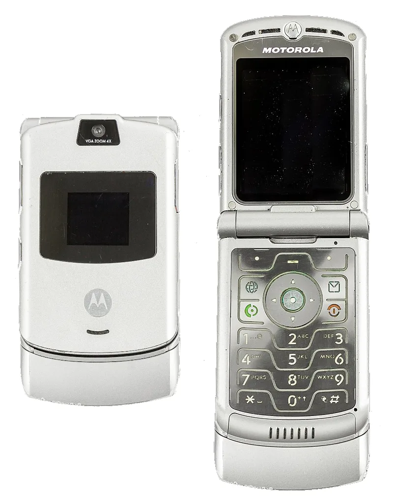 A pair of Motorola Razr V3 cell phones, in closed form (left) and opened (right).