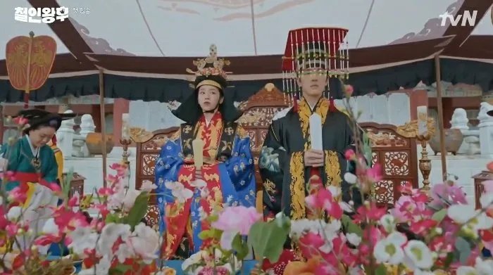 Mr Queen – First Impression