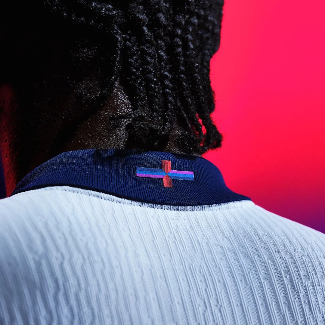 A playful update to the 🏴 of St. George appears on the collar to unite and inspire.