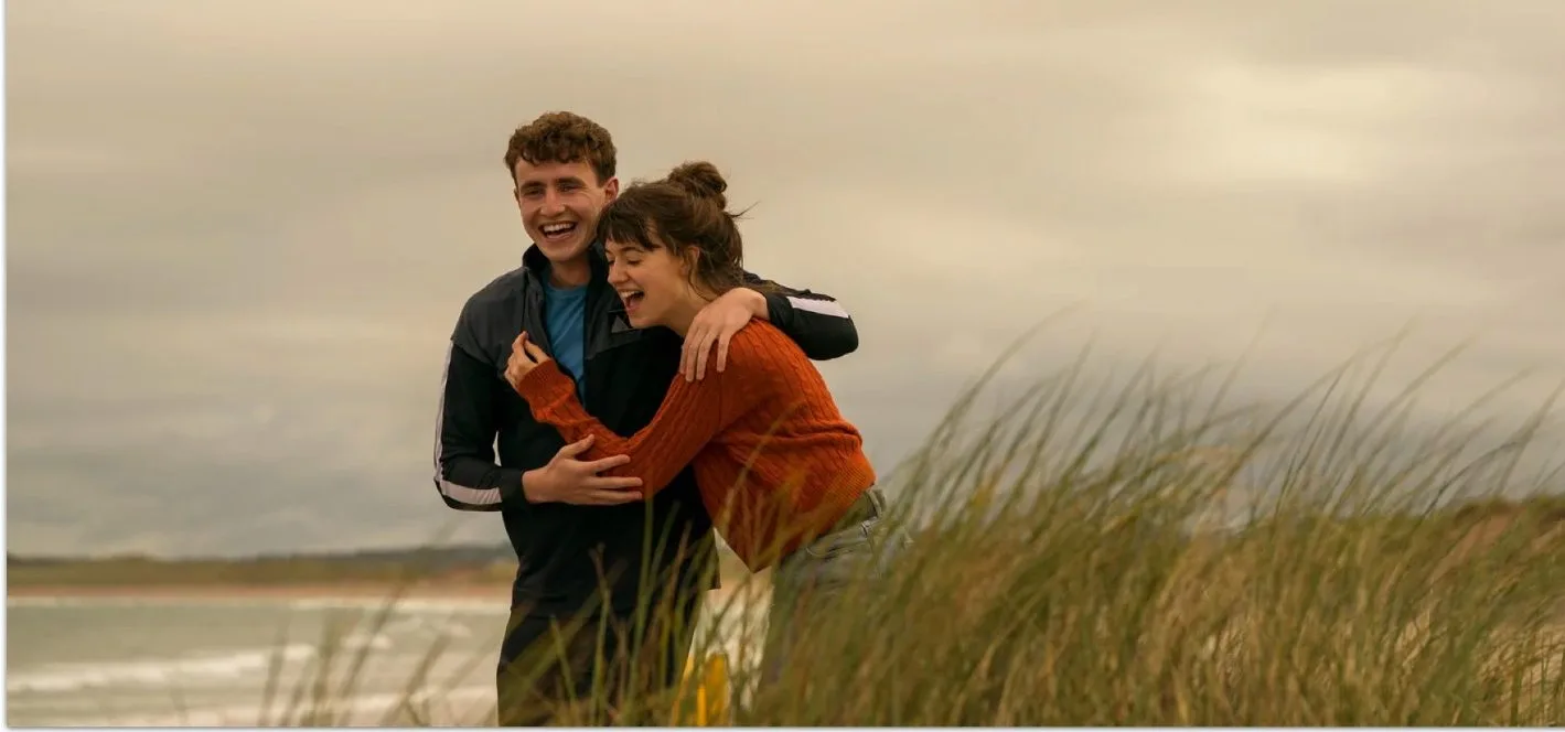 Connell and Marianne on the beach in the series