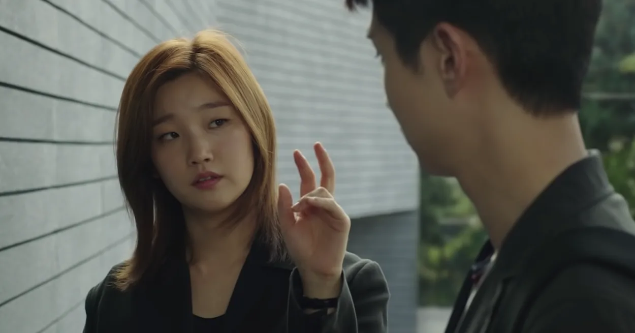 Park So-dam as Ki-jung, whose 'Jessica' jingle spread online.