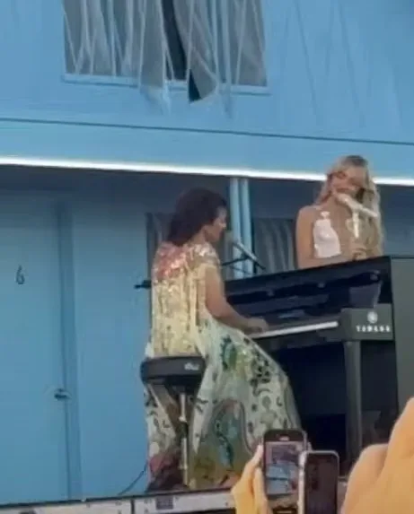 Sabrina Carpenter at the piano at Coachella 2024