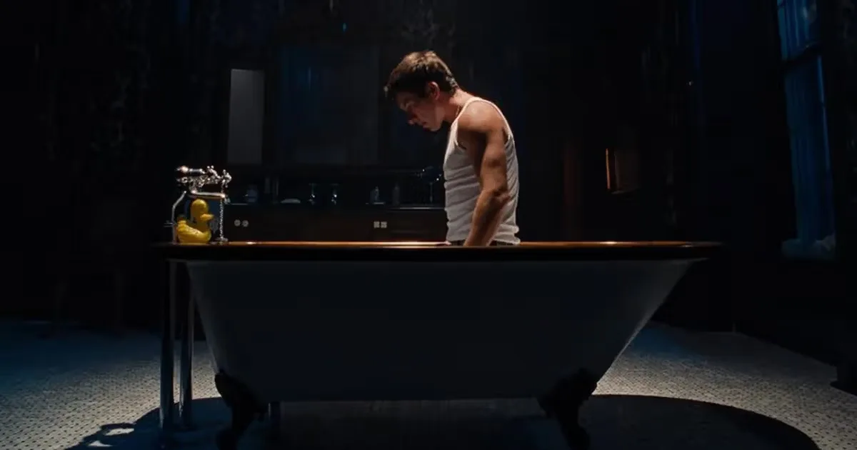 Barry Keoghan in the Saltburn bathtub scene
