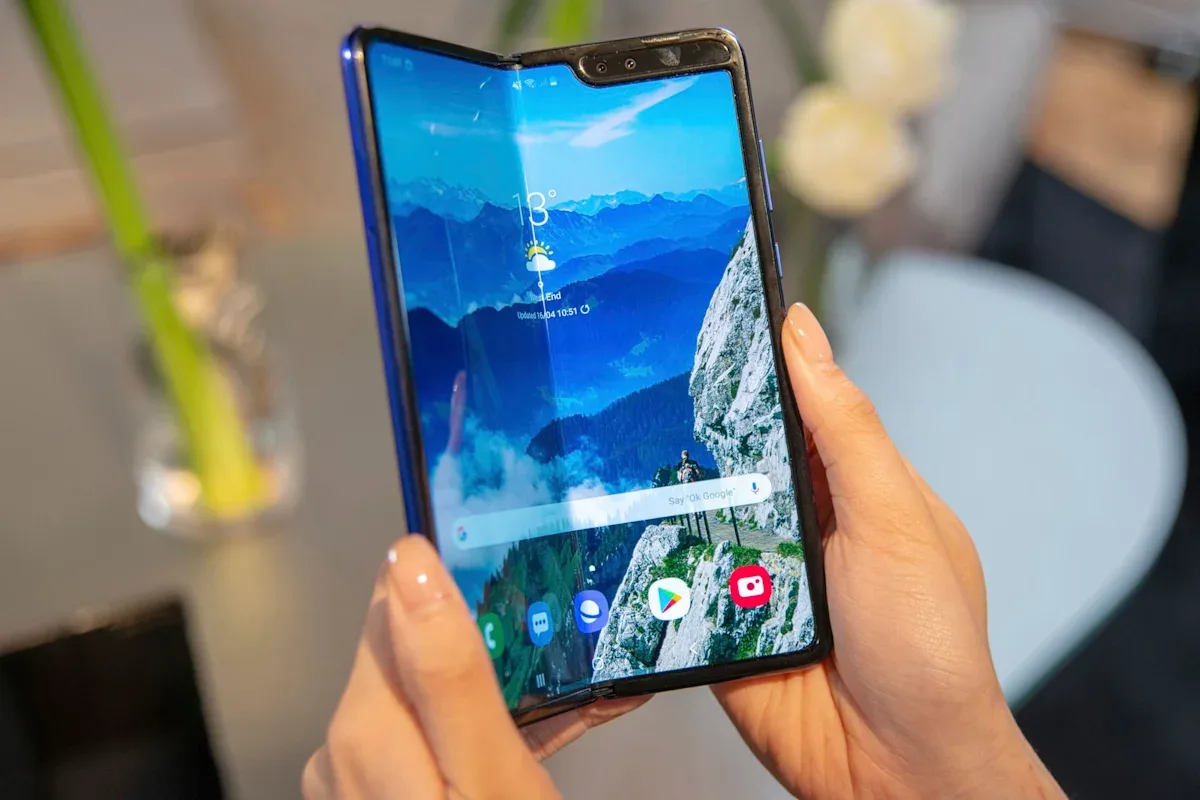 Samsung's New Foldable Phone Screens Break After Just a Few Days of Use, Say Reviewers