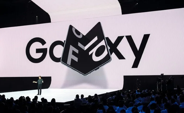 Samsung to inspect Galaxy Fold phones after reviewer complaints