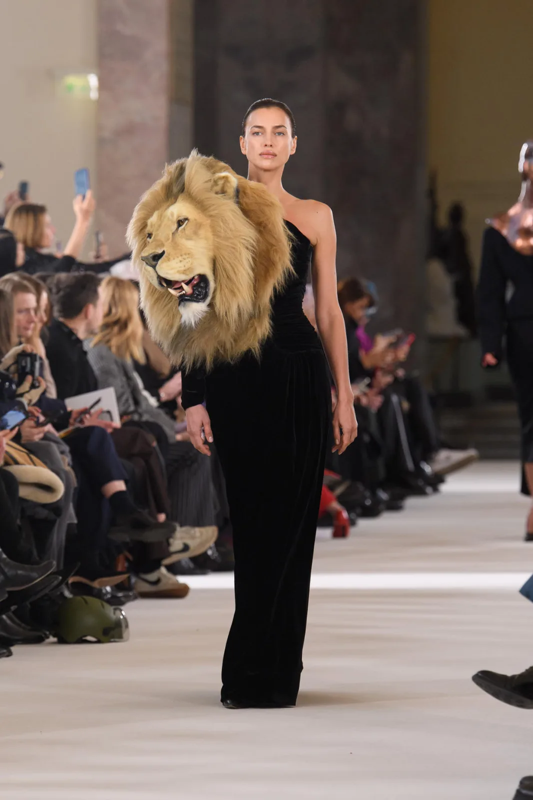 Irina Shayk wore the faux lion-head dress, look 15 of Schiaparelli’s Inferno collection.