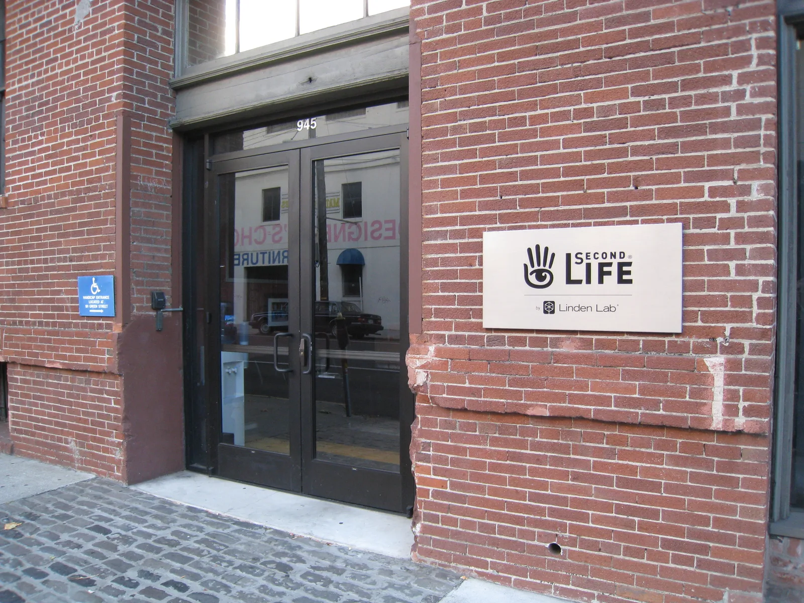 Second Life displayed on a computer in 2010; CC BY-SA 2.0.