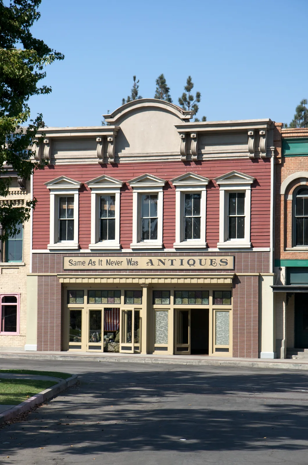 This set was used in the Seinfeld last episode The Finale . Warner Bros. Studio Facilities, Burbank. “ Same As It Never Was ”