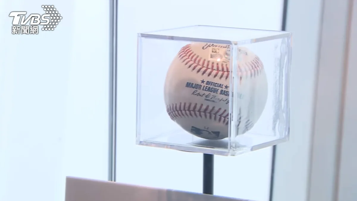 The 50th home run ball on display at Taipei 101