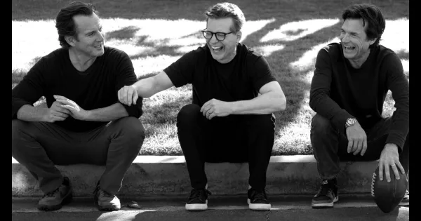The three hosts announce SmartLess Mobile