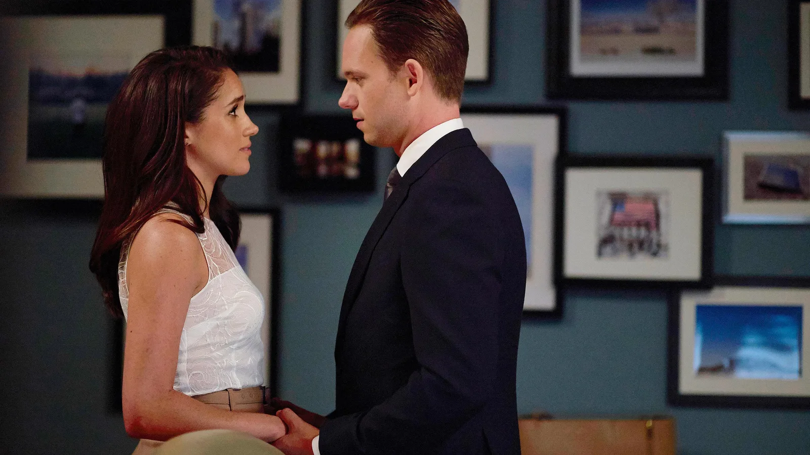 A Suits season 5 scene