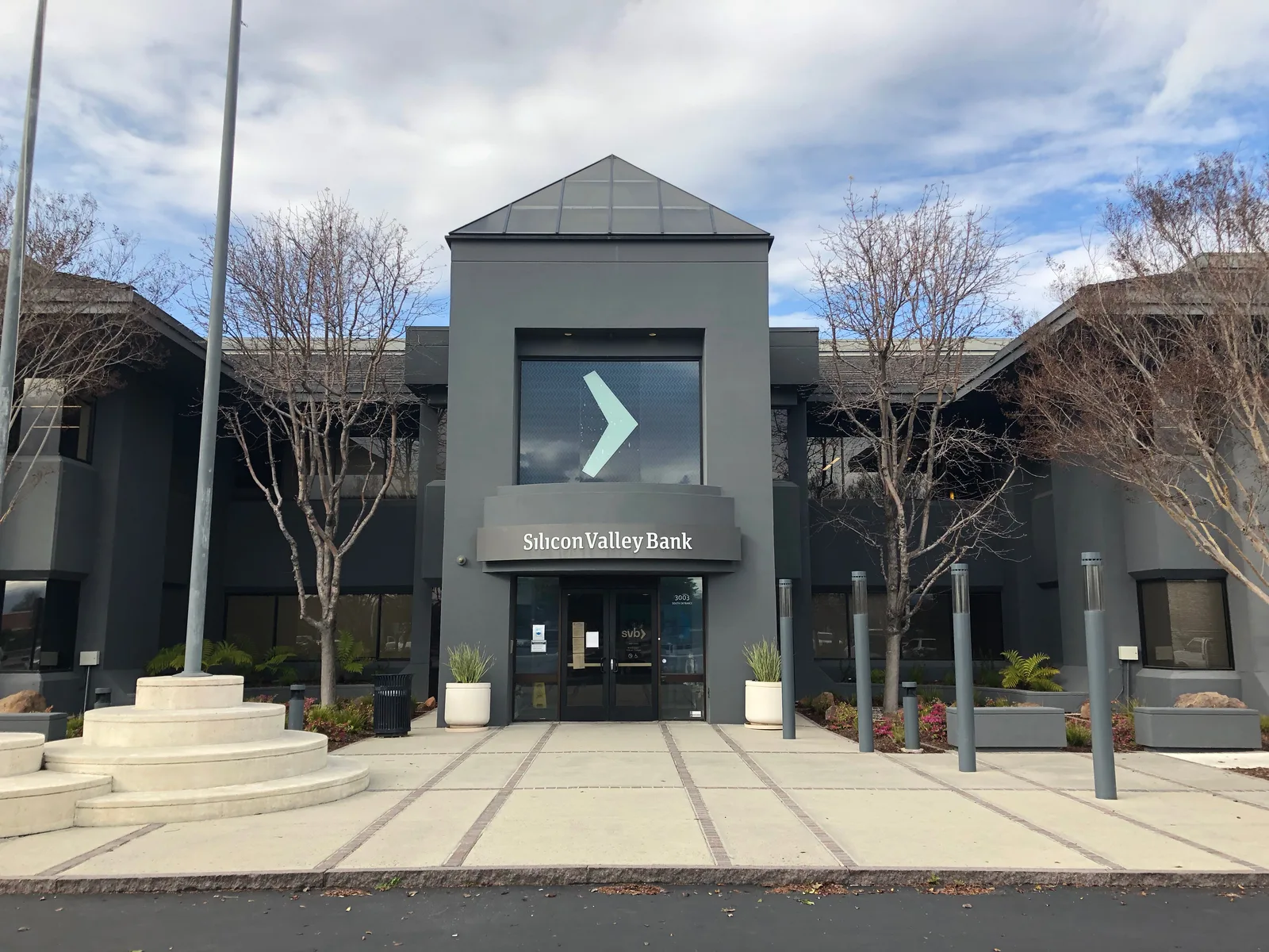 The headquarters of Silicon Valley Bank at 3003 West Tasman Drive, Santa Clara, California.