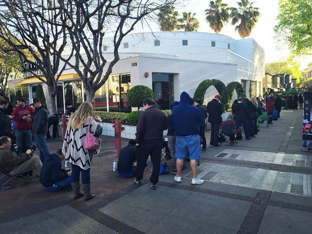 File:People in line to reserve Tesla Model 3.jpg - Wikimedia Commons