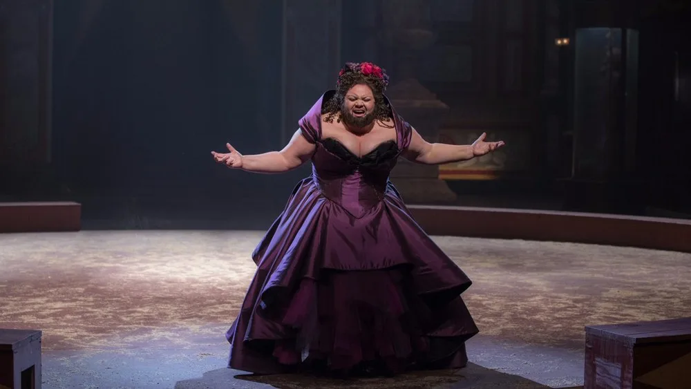 Keala Settle as Lettie Lutz singing 'This Is Me'.