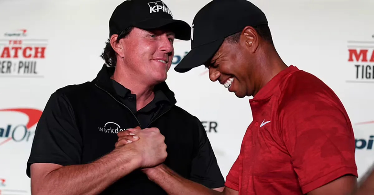 Phil Mickelson and Tiger Woods shake hands