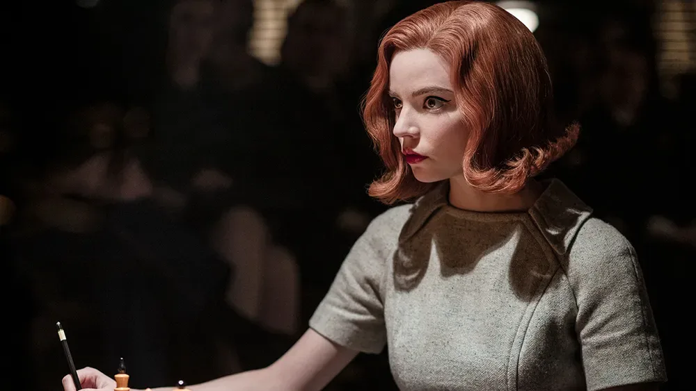 THE QUEEN’S GAMBIT (L to R) ANYA TAYLOR-JOY as BETH HARMON in episode 107 of THE QUEEN’S GAMBIT Cr. PHIL BRAY/NETFLIX © 2020