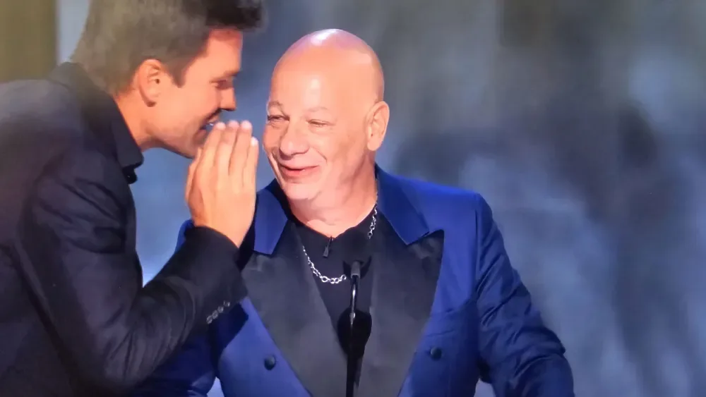 Tom Brady whispering to Jeff Ross