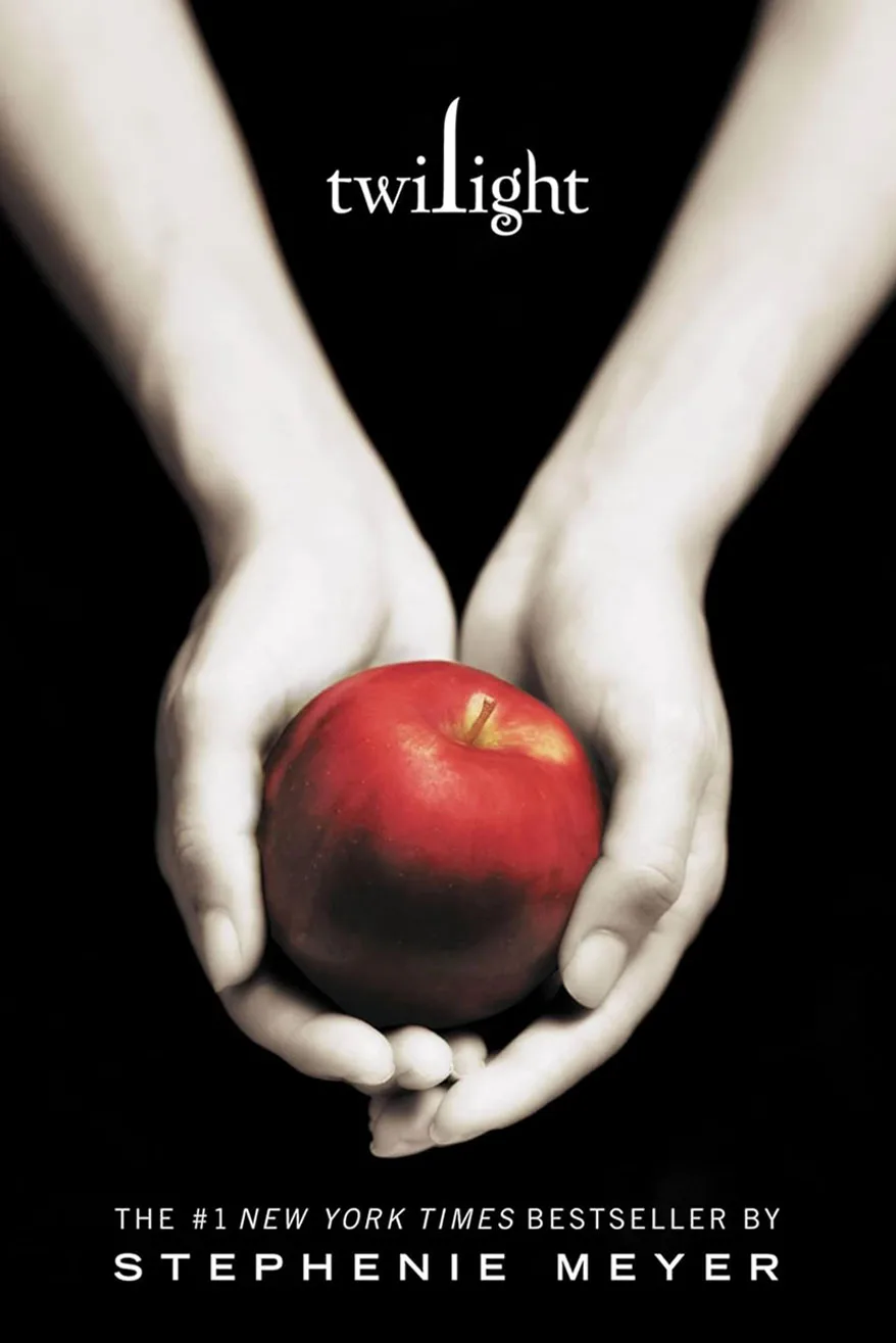 Twilight first-edition cover: hands holding a red apple.