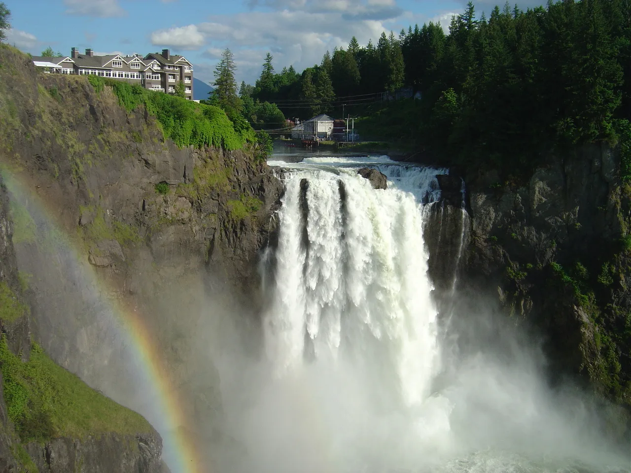Snoqualmie Falls, a Twin Peaks location; public-domain photograph.