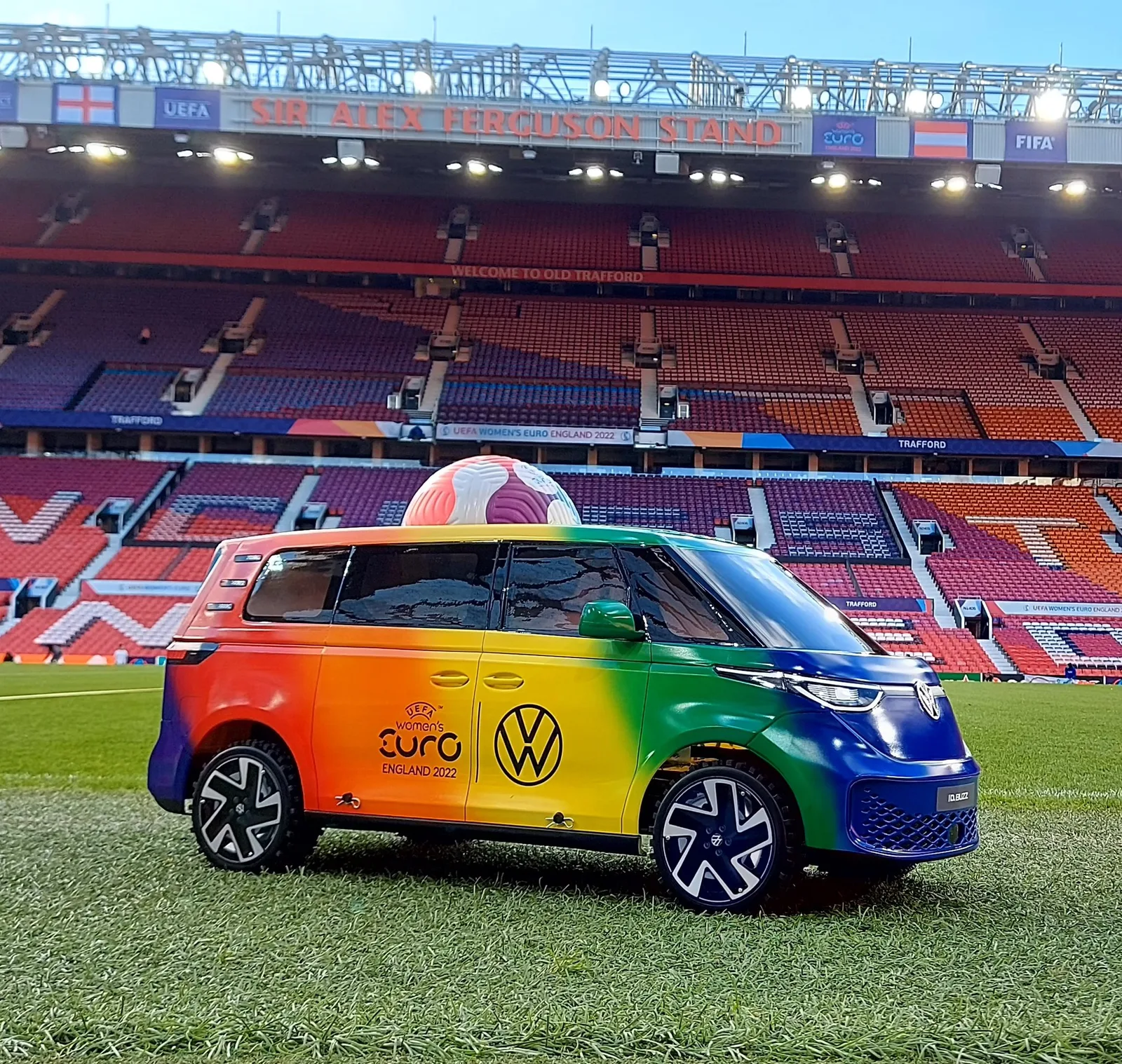 Yes! Did you see her go?!! So proud to finally introduce you all to my cousin... TINY BUZZ!!!🚐⚡️💨 #WEURO2022