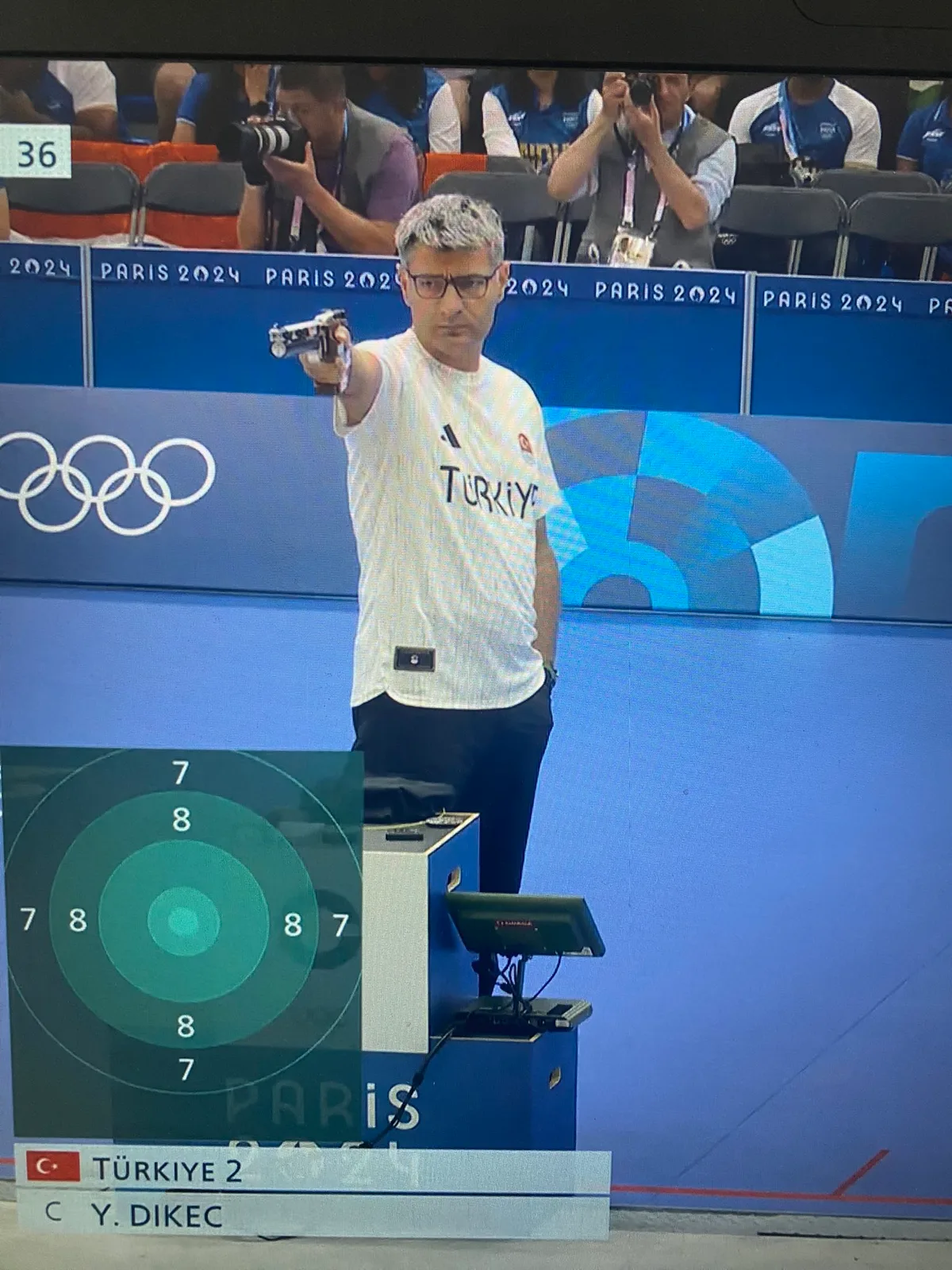 Broadcast frame of Dikeç in the final