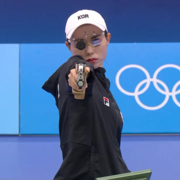 The Olympic #shootingsport stars we didn’t know we needed. 🇰🇷 Kim Yeji 🤝 Yusuf Dikeç 🇹🇷