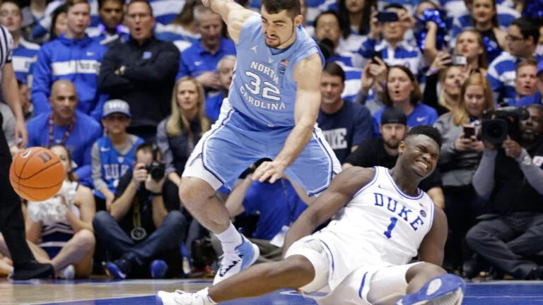 Zion Williamson slipping on court as play continues